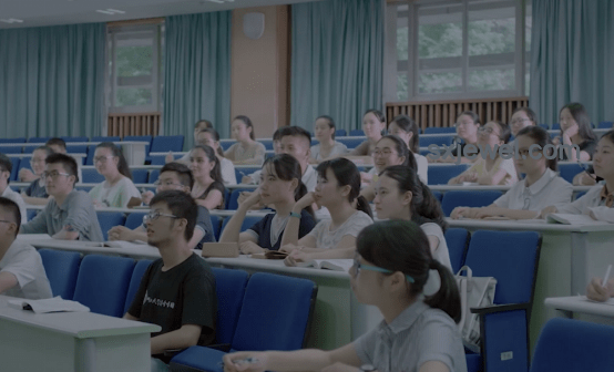 高考后礼物对比：不同父母礼物的意义与价值