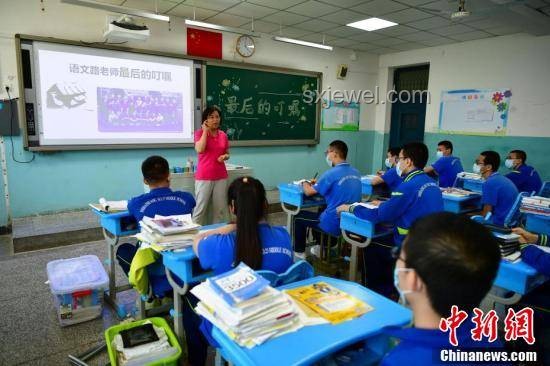 高考后礼物对比：不同父母礼物的意义与价值